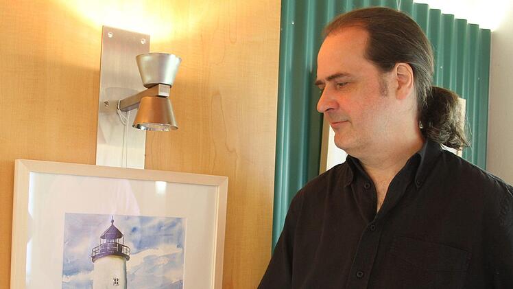Eigentlich ist Thomas Winkler für seine Zeichnungen und Aquarelle aus Oberfranken bekannt, bei der Matinee allerdings präsentierte eer Impressionen von der Ostsee. Foto: Sonny Adam