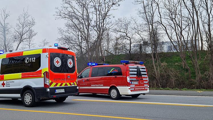 Auto gerät auf der A3 in Brand