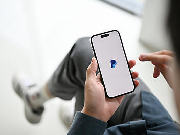 PayPal Kleinkredit Mikrokredit Ratenzahlung Zahlungsanbieter Fintech Bonit&auml;tspr&uuml;fung Zinsen Geb&uuml;hren Laufzeit K&auml;uferschutz Verbraucherschutz Transparenz Kreditlimit Antrag Genehmigung Risiko AGB BuyNowPayLater Onlinekauf ECommerce App Smartphone iPhone Rechnungen Budget Zahlungserinnerung Konto Finanzieren Nutzer