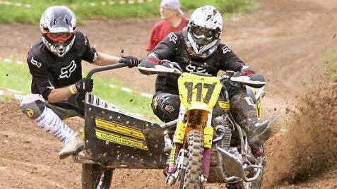 Balanceakt: Dominik Niemand (li.) und Rolf Bremer lehnen sich akrobatisch in die Kurve. Trotzdem reichte es nur zu Rang 4.