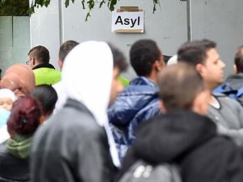 Immer mehr Menschen suchen in Deutschland Zuflucht - und werden auch im Landkreis Kulmbach untergebracht. Symbolbild: Uli Deck/dpa