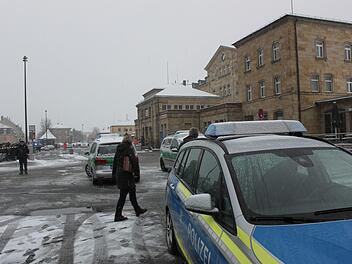 Am Freitagmittag (11. Januar 2019) war der Bamberger Bahnhof gesperrt. Die Polizei durchsuchte das Gebäude.  Foto: Sebastian Martin