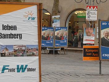 Wahlplakate in der Bamberger Innenstadt: Bei der kommenden Kommunalwahl sollen die Kernzonen des Weltkulturerbes frei davon bleiben. Ronald Rinklef
