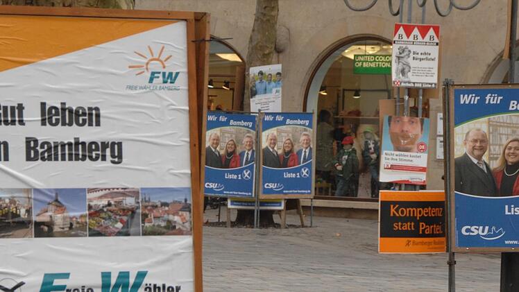 Wahlplakate in der Bamberger Innenstadt: Bei der kommenden Kommunalwahl sollen die Kernzonen des Weltkulturerbes frei davon bleiben. Ronald Rinklef