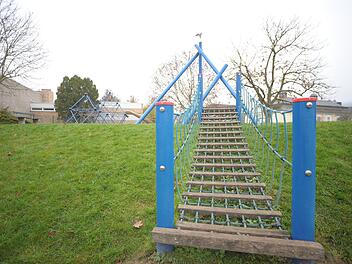 Die Stadt Bad Kissingen und der Familienbeirat haben das Spielplatzkonzept fortgeschrieben. So soll unter anderem der Spielplatz am Hallenbad zusätzlich eine Federwippe erhalten. Foto: Archiv/Siegfried Farkas