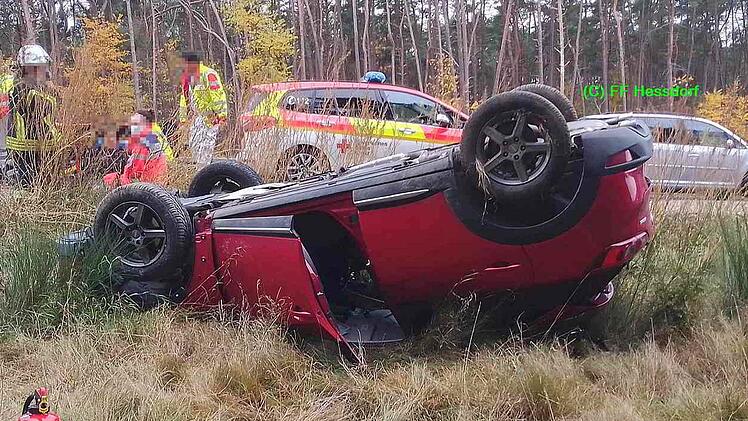 A3 bei Höchstadt: Feuerwehr wird eingeklemmte Person nach Autounfall gemeldet