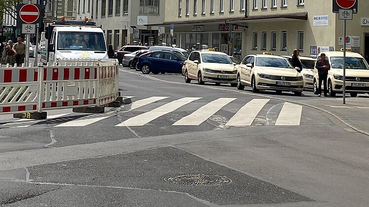 Bad Kissingen: Fu&szlig;g&auml;nger&uuml;berweg wird barrierefrei - Arbeiten sollen Verkehr nicht stark beeintr&auml;chtigen