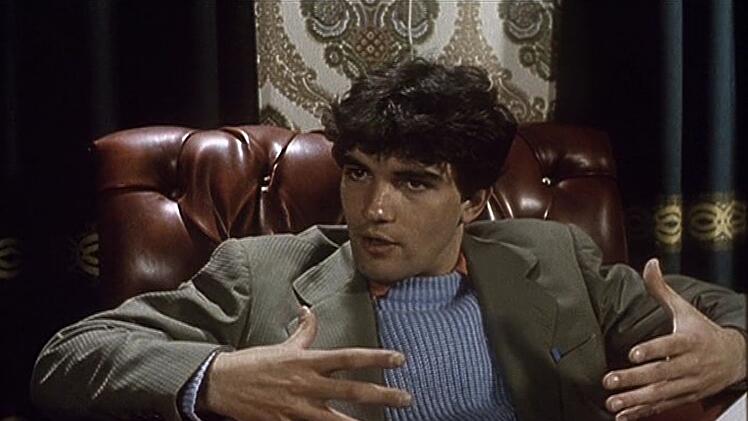 Antonio Banderas in seinem Filmdebüt: Als "Labyrinth der Leidenschaften" von Pedro Almodóvar 1982 erschien, war der Schauspieler 22 Jahre alt.