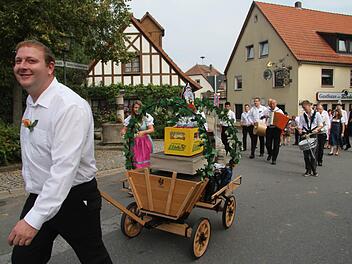 Das Rumspielen macht nicht nur den jungen Leuten Spaß. Foto: Sonja Adam