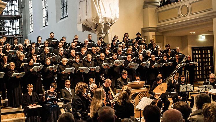 Der Coburger Bachchor beeindruckte zahlreiche Zuhörer mit der Erstauffhührung von Monteverdis Marienvesper in der fast fertig renovierten Morizkirche.Foto: Jochen Berger