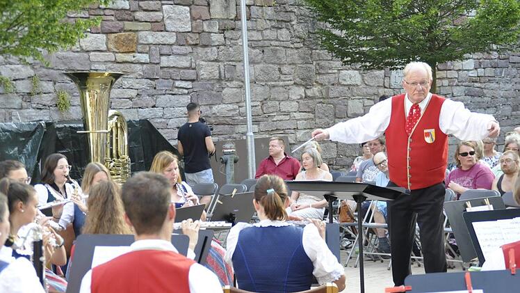 Das Symphonische Blasorchester Volkach ist ein Synonym für erlesene konzertante und symphonische Blasmusik, die jeden Blasmusikfreund begeistert.Peter Klopf