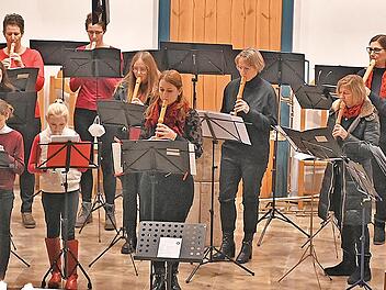 Seit vielen Wochen bereiten sich die Chöre – wie hier der Flöten-chor – auf das Adventskonzert vor.