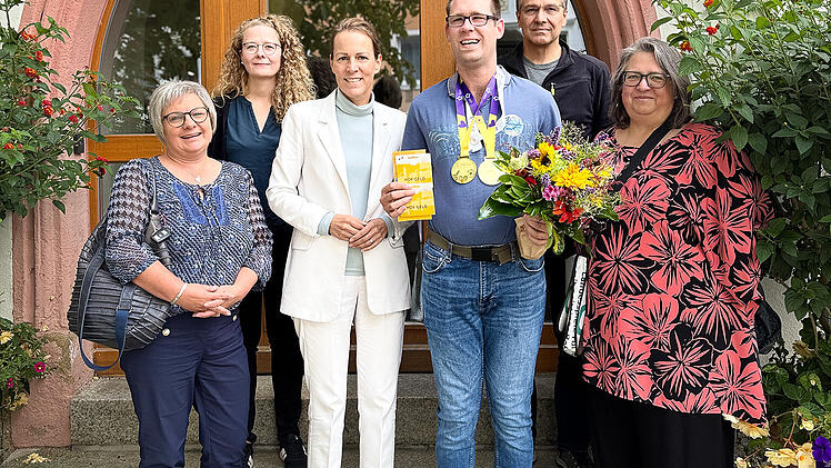 Hofer Schwimmer nach Zweifach-Gold bei Special Olympics geehrt