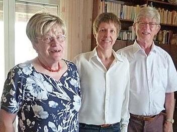 B&uuml;rgermeisterin Sigrid Reinfelder (Mitte) mit dem Jubelpaar Foto: p