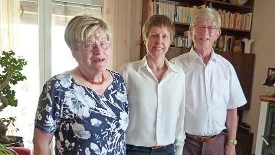 B&uuml;rgermeisterin Sigrid Reinfelder (Mitte) mit dem Jubelpaar Foto: p