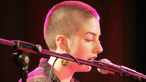 Frieda Schmitt brachte selbst komponierte und zwei gecoverte Songs auf die Bühne