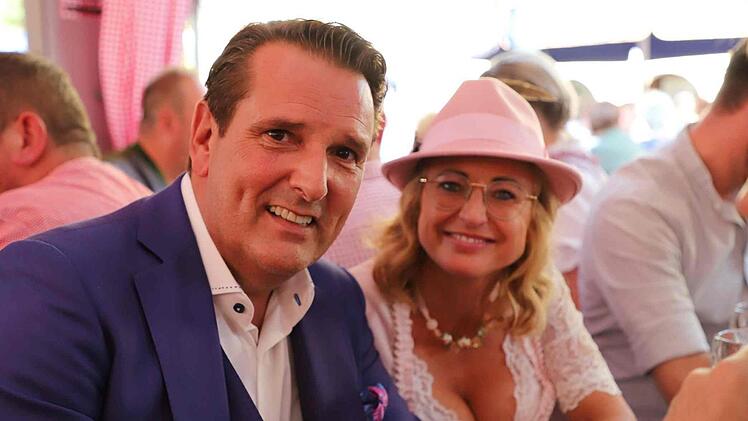 "Waschies"-Erfinderin Carolin Schuberth und Ralf Dümmel, der bei der TV-Show "Die Höhle der Löwen" als Investor eingestiegen ist. Foto: privat