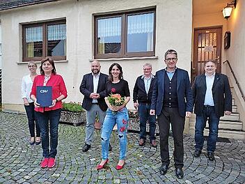 Bei den Ehrungen (von links): Anja Pötzinger (20 Jahre), Steffi Treusch (25 Jahre), Kreisrat Jonas Geissler, Vorsitzende Barbara Richter, Klaus Speer (30 Jahre), Kreisrat Hans Rebhan und Zweiter Bürgermeister Thomas Meyer