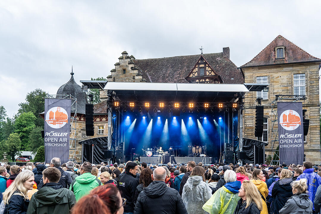 Trotz Regen sorgte Álvaro Soler für super Stimmung!