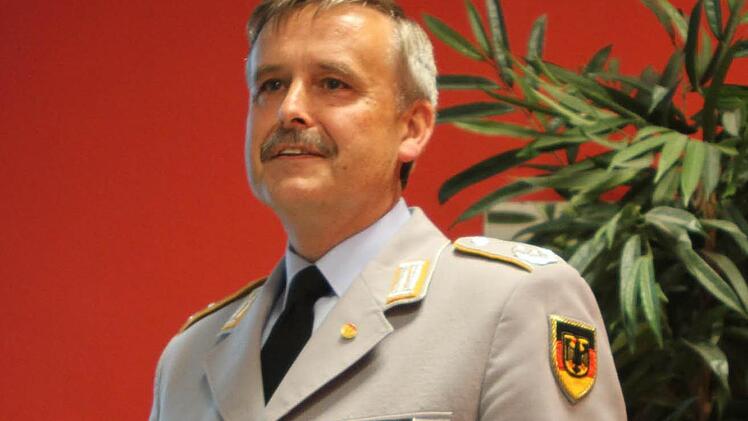 Oberstleutnant  und stv. Vorsitzender Wolfgang Hagedorn.