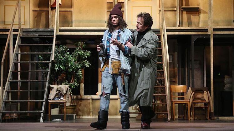 Turbulenter Bühnenspaß: Szene aus "Der nackte Wahnsinn" am Landestheater Coburg.Foto: Henning Rosenbusch