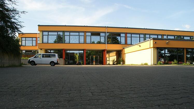Ist das Schulgebäude in Untersteinbach der richtige Platz für eine Tagespflege-Einrichtung? Die Argumente wollen Gemeinderat, Elternbeirat und die Antragstellerin bei einem informellen Treffen am 21. November austauschen. Im Gemeinderat war das Vorhaben im Sommer sehr positiv aufgenommen worden, der Elternbeirat lehnt es ab.Sabine Weinbeer