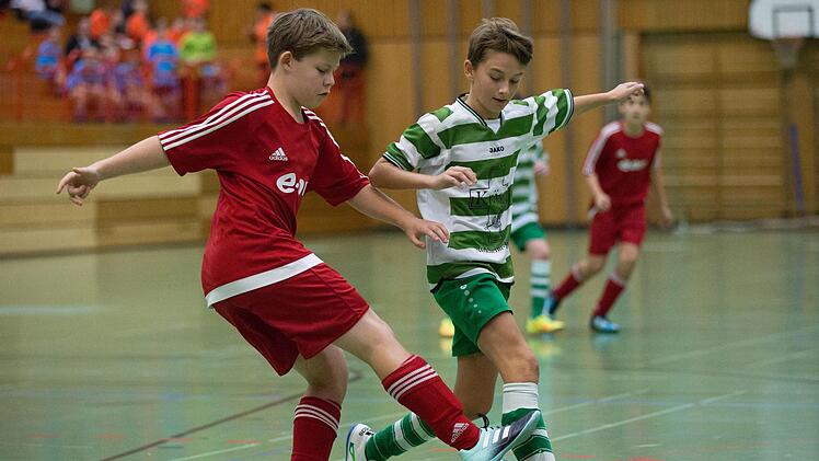 Auch der FC Stockheim (grün-weiß) und der FC Unter-/Oberrodach haben sich für die Endrunde der D-Junioren qualifiziert. Foto: Heinrich Weiß