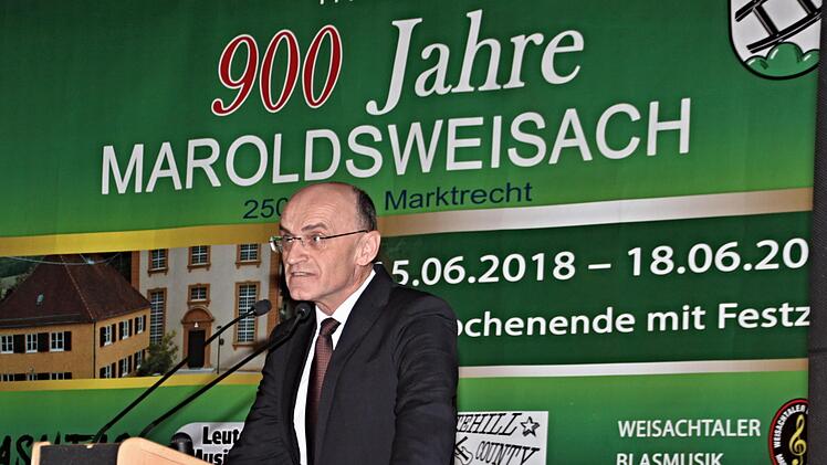 Landrat Wilhelm Schneider beschwor in seinem Grußwort den Zusammenhalt in der Gemeinde Maroldsweisach.Helmut Will