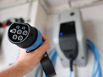 Förderprogramm zu Solarstrom für Elektroautos gestartet