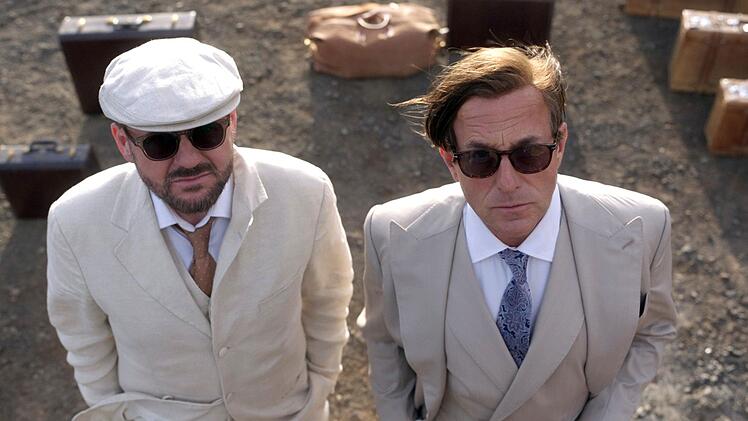 Butler  Carlos (Samuel Finzi, links) mag die Entscheidungen seines Chefs (Heino Ferch) nicht guthei&szlig;en, dennoch steht er ihm stets treu zur Seite.