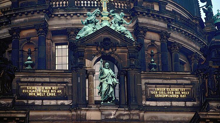 Eines der ersten Fotos, die Helmut Zink im ehemaligen Ost-Berlin aufnahm: der Berliner Dom.