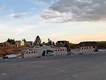 Im Gräfin-Alberada-Ring wird demnächst ein weiteres Einfamilienwohnhaus mit Garage errichtet.