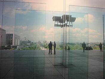 "Sous la grande arche" von Rainer Breuer. Fotos: Jan Koch