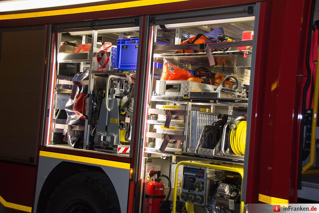 Dichter Qualm drang aus Abbruchhaus - Passanten verständigten die Feuerwehr