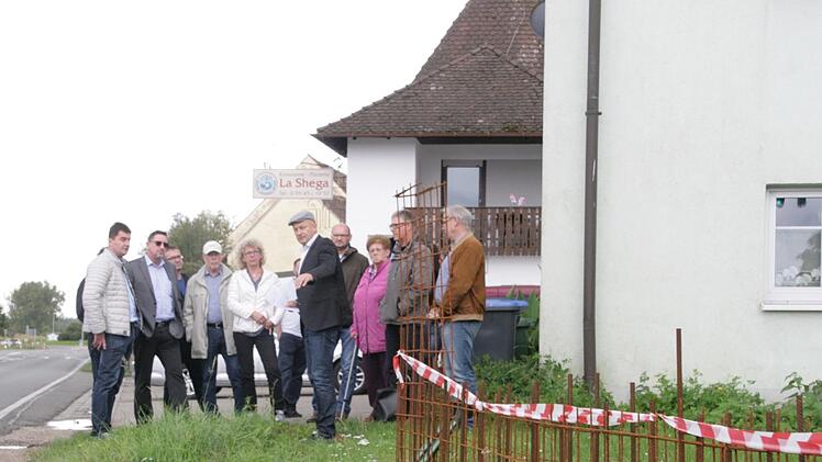 Die Mitglieder des Eggolsheimer Bauauschusses bei einem  OrtsterminFoto: Sylvia Hubele