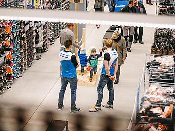 So ähnlich wie in dieser Decathlon-Filiale wird es ab Donnerstag auch in Hallstadt aussehen. Foto: Decathlon