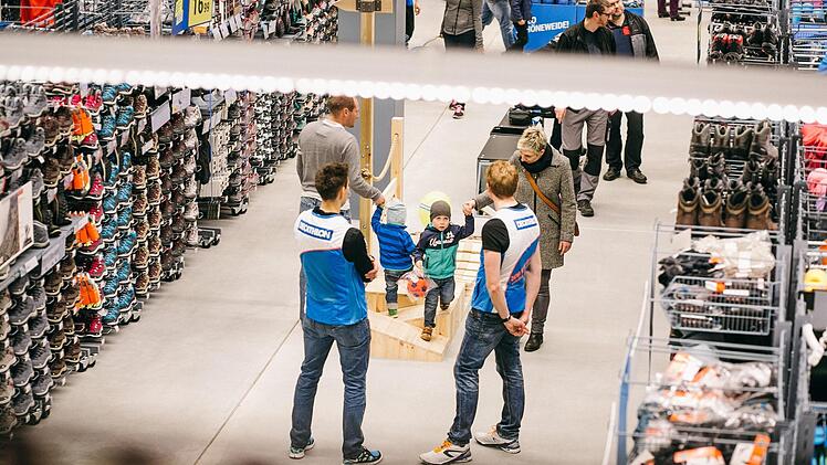 So ähnlich wie in dieser Decathlon-Filiale wird es ab Donnerstag auch in Hallstadt aussehen. Foto: Decathlon