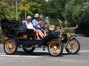 Wilfried und Elisabeth Roth knattern mit ihrem Ford Modell T von 1911 durch den Staffelsteiner Kurbereich.Matthias Einwag.