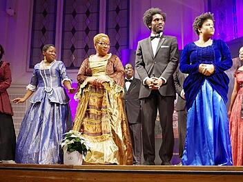 Die "Golden Voices of Gospel" wandeln mit ihrem Programm und ihrem Kostümen auf den Spuren der Fisk Jubilee Singers. Die Gruppe aus den USA begeisterte in den 1870er Jahren auch Queen Victoria. Sie beauftragte ihren Hofmaler Edmond Havel, die Gruppe zu malen, und schenkte das Bild der Fisk University. Foto: Black Artist Entertainment