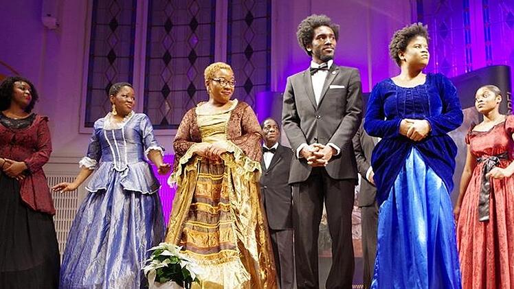 Die "Golden Voices of Gospel" wandeln mit ihrem Programm und ihrem Kostümen auf den Spuren der Fisk Jubilee Singers. Die Gruppe aus den USA begeisterte in den 1870er Jahren auch Queen Victoria. Sie beauftragte ihren Hofmaler Edmond Havel, die Gruppe zu malen, und schenkte das Bild der Fisk University. Foto: Black Artist Entertainment