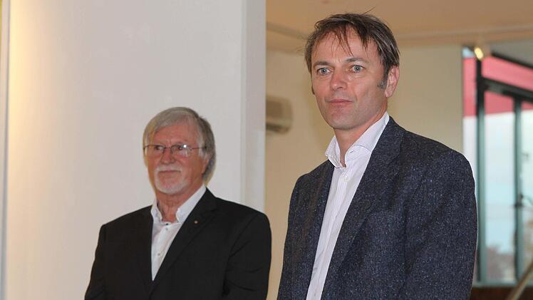 Cornelius Völker (rechts) und der Vorsitzende des Kronacher Kunstvereins, Karol J. HurecMichael Wunder