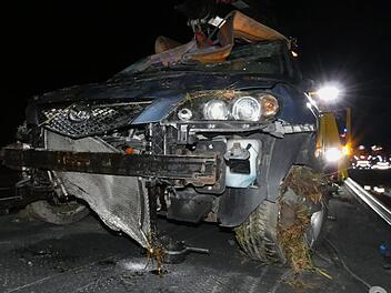 Auf dem Dach blieb der Mazda der jungen Autofahrerin liegen. Die 19-J&auml;hrige wurde leicht verletzt. Christian Licha