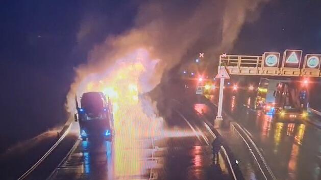 Brennender Lkw auf der A71