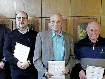 Ehrungen bei den Siedlern (von rechts): Bürgermeister Herwig Neumann, Konrad Pittroff, Herbert Drechsler, Alexander Kolb, Günter Eikenberg, Vorsitzende Gerlind Muhr.