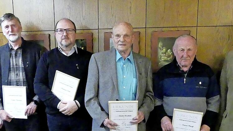 Ehrungen bei den Siedlern (von rechts): Bürgermeister Herwig Neumann, Konrad Pittroff, Herbert Drechsler, Alexander Kolb, Günter Eikenberg, Vorsitzende Gerlind Muhr.