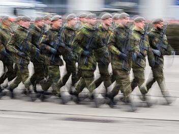 Neues Wehrdienstgesetz: Wann landen die Frageb&ouml;gen im Briefkasten?