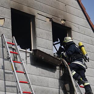 Bad Rodach: Brand in Mehrfamilienhaus