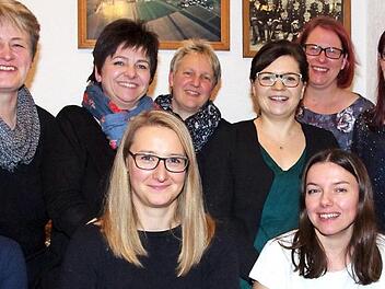 Im Bild der scheidende und der neue "Arbeitskreis Lindenkids" der Blumen- und Gartenfreunde (hinten von links): Elli Dusold, Claudia Wilmer, Susanne Schaad, Johanna Lieb, Mandy Gräsing-Lang und Daniela Zipfel. Vorne von links: Susanne Schwarz, Martina Hoffmann und Katharina Schütz Foto: Thomas Hümmer