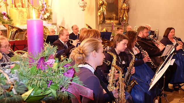 Stimmungsvolles Konzert in der Pfarrkirche.  Foto: Philipp Bauernschubert