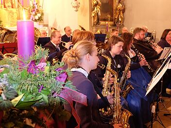 Stimmungsvolles Konzert in der Pfarrkirche.  Foto: Philipp Bauernschubert